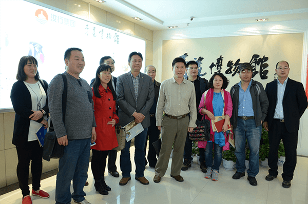 《中国作家》杂志社一行35人参观青瓷博物馆