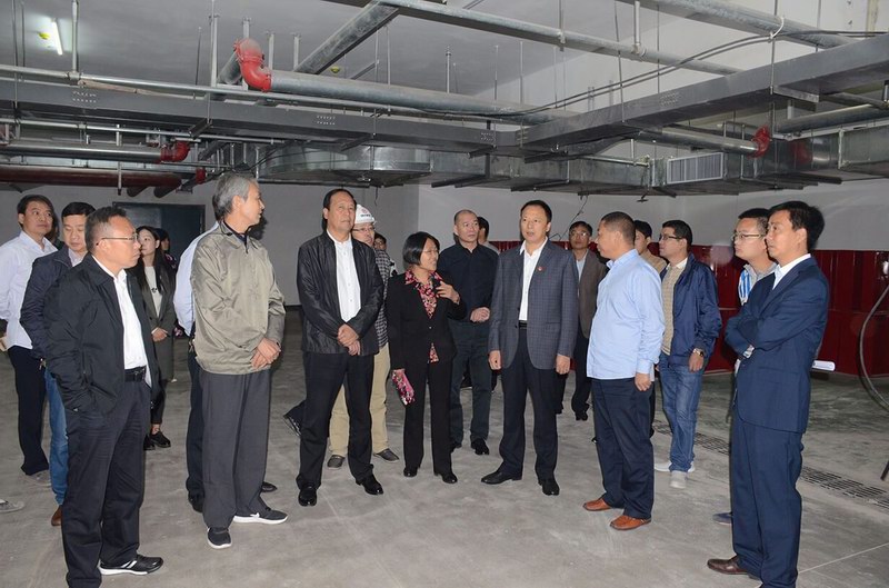 市人大领导视察圣庄园人防工程建设情况
